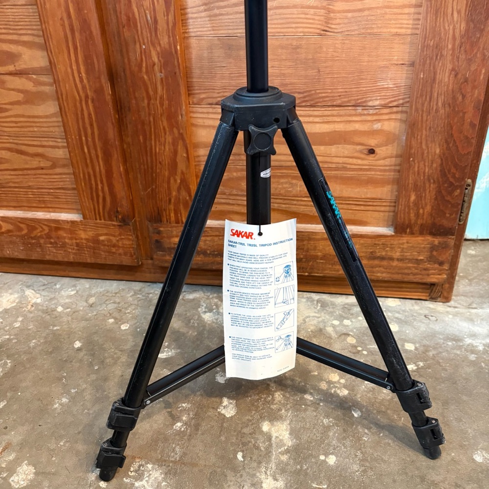 Vintage * Sakar TR-2L Photo and Video Tripod with Box Extends to 49" Retro Decor - Picture 5 of 14